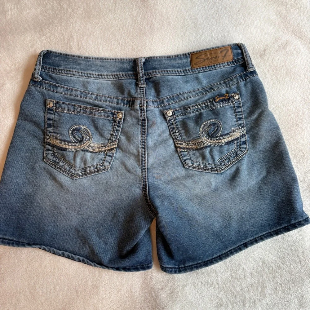 Seven7 Womens Denim Shorts Medium Wash Embroidered‎ Pockets Size 6 Mid Rise Boho